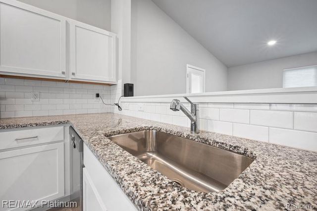 2869 W Sycamore River Drive, Fowlerville, MI 48836