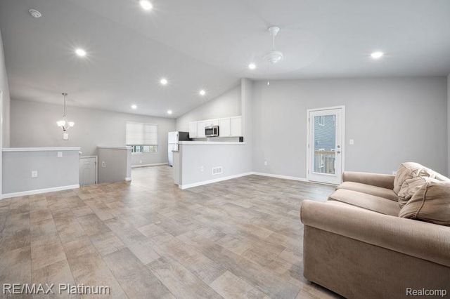 2869 W Sycamore River Drive, Fowlerville, MI 48836