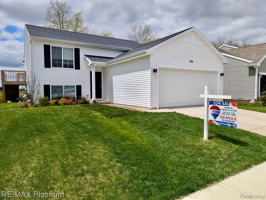 2869 W Sycamore River Drive, Fowlerville, MI 48836