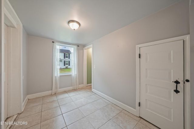 224 Oak Rd, Norris, TN 37828
