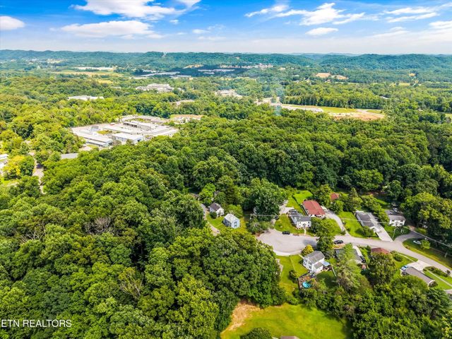 224 Oak Rd, Norris, TN 37828