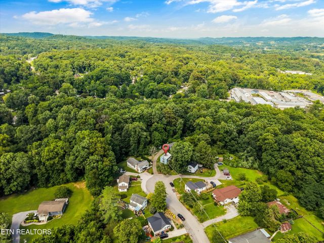 224 Oak Rd, Norris, TN 37828
