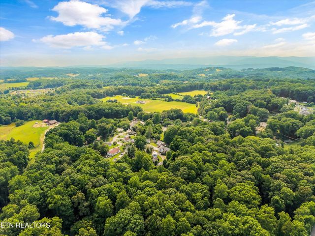 224 Oak Rd, Norris, TN 37828