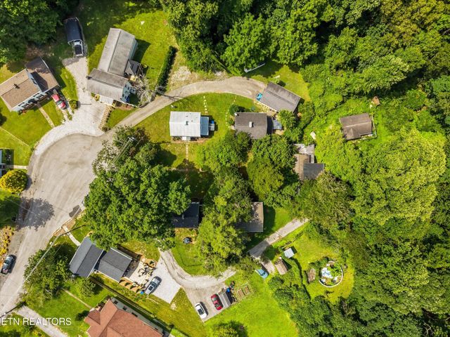 224 Oak Rd, Norris, TN 37828