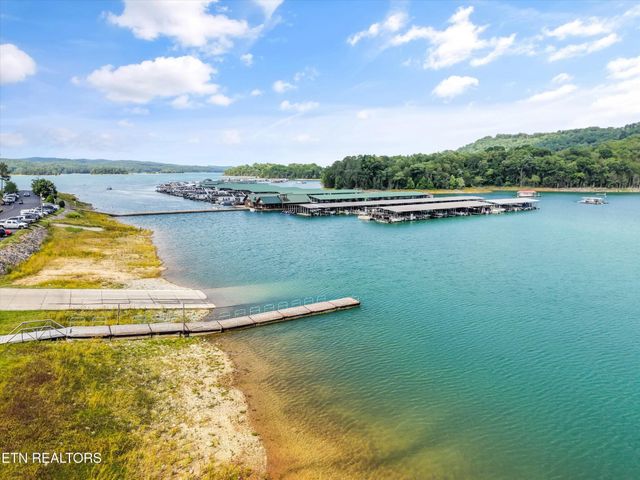 224 Oak Rd, Norris, TN 37828