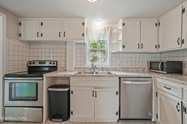 224 Oak Rd, Norris, TN 37828