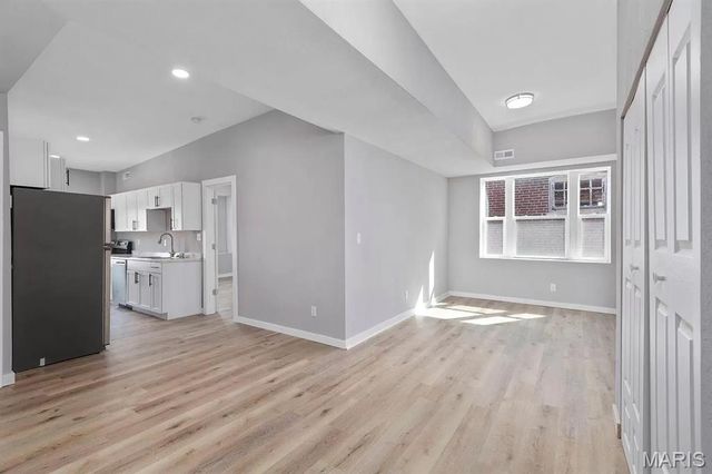 5931 Maple Avenue, St Louis, MO 63112