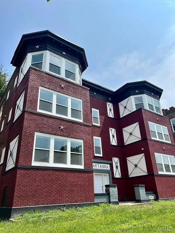5931 Maple Avenue, St Louis, MO 63112