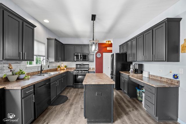 1603 Balboa Drive, Minooka, IL 60447
