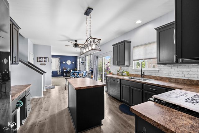 1603 Balboa Drive, Minooka, IL 60447