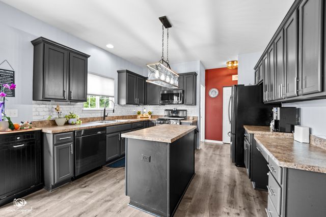 1603 Balboa Drive, Minooka, IL 60447