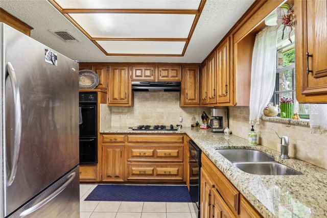 1549 Oak Creek Drive, Lewisville, TX 75077