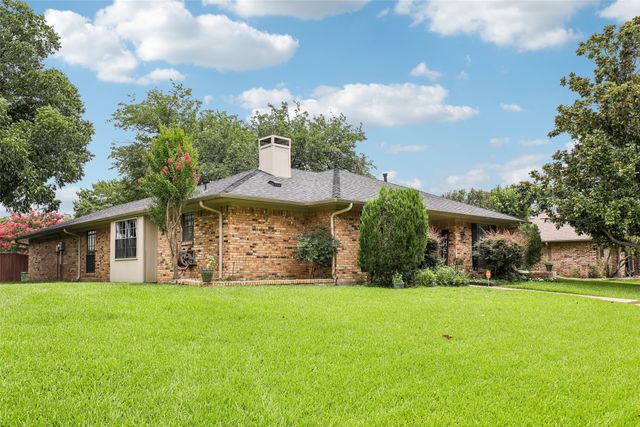 1549 Oak Creek Drive, Lewisville, TX 75077