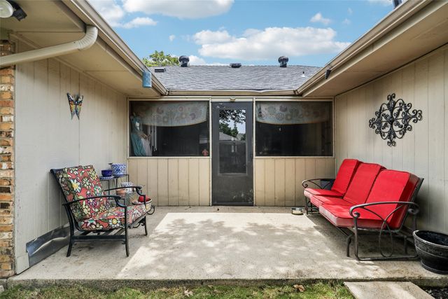 1549 Oak Creek Drive, Lewisville, TX 75077