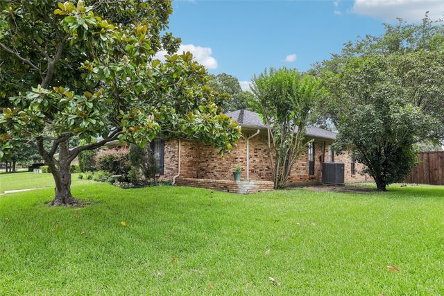 1549 Oak Creek Drive, Lewisville, TX 75077