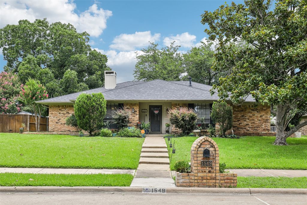 1549 Oak Creek Drive, Lewisville, TX 75077