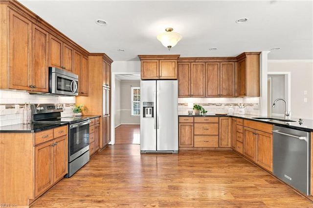 1088 Heatherwood DR, Virginia Beach, VA 23455