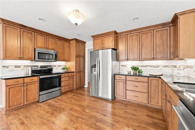 1088 Heatherwood DR, Virginia Beach, VA 23455