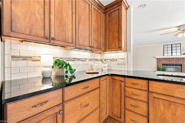 1088 Heatherwood DR, Virginia Beach, VA 23455