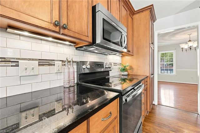 1088 Heatherwood DR, Virginia Beach, VA 23455