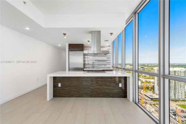 1100 Biscayne Blvd 4307, Miami, FL 33132