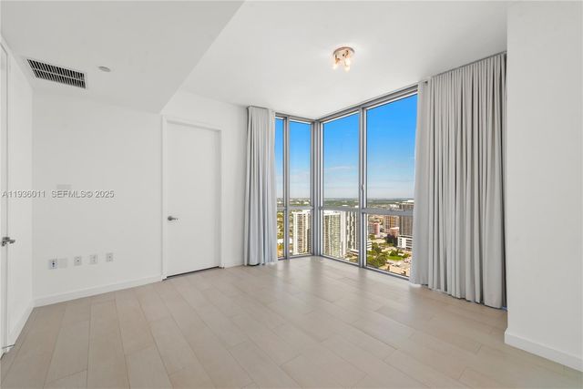 1100 Biscayne Blvd 4307, Miami, FL 33132