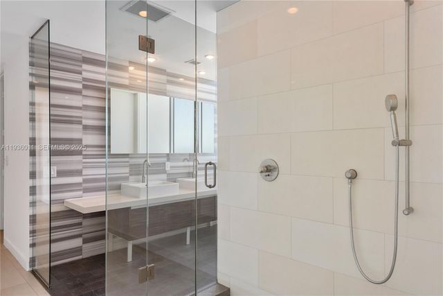 1100 Biscayne Blvd 4307, Miami, FL 33132