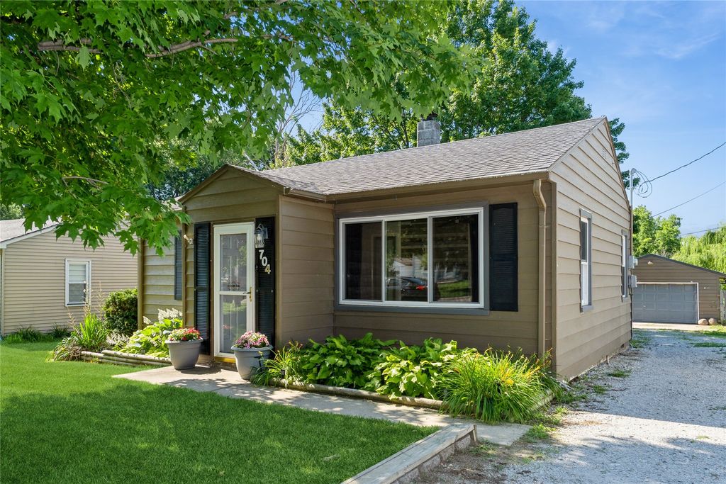 704 Lewis Avenue, Norwalk, IA 50211