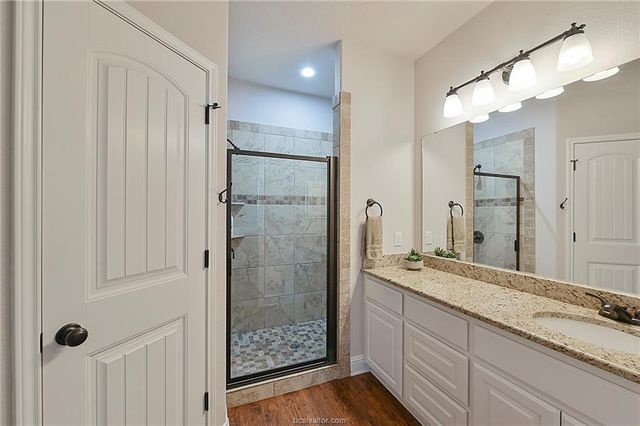 1498 Buena Vista, College Station, TX 77845