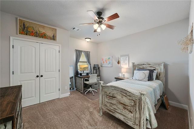 1498 Buena Vista, College Station, TX 77845