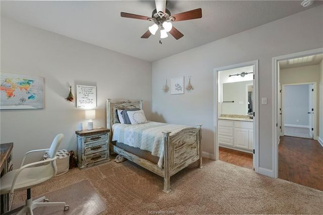 1498 Buena Vista, College Station, TX 77845