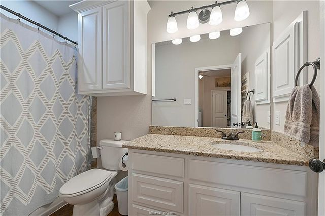 1498 Buena Vista, College Station, TX 77845