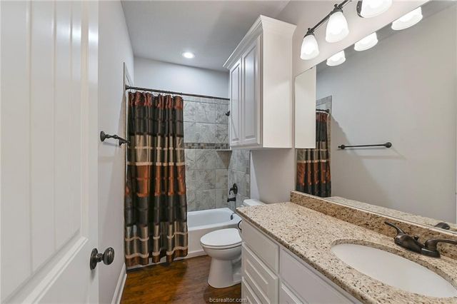 1498 Buena Vista, College Station, TX 77845