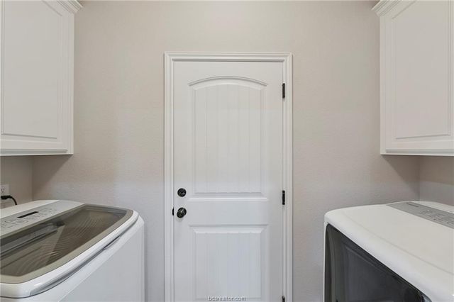 1498 Buena Vista, College Station, TX 77845