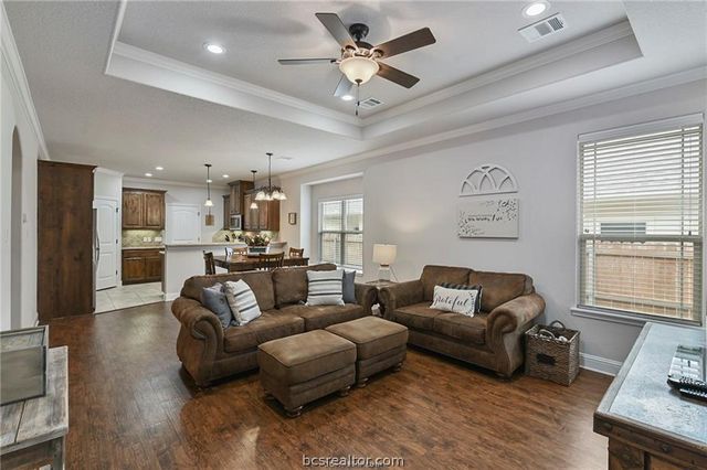 1498 Buena Vista, College Station, TX 77845