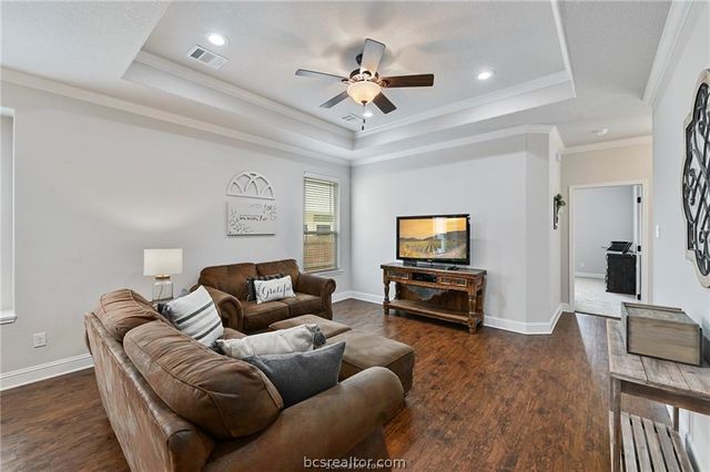 1498 Buena Vista, College Station, TX 77845