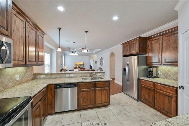 1498 Buena Vista, College Station, TX 77845