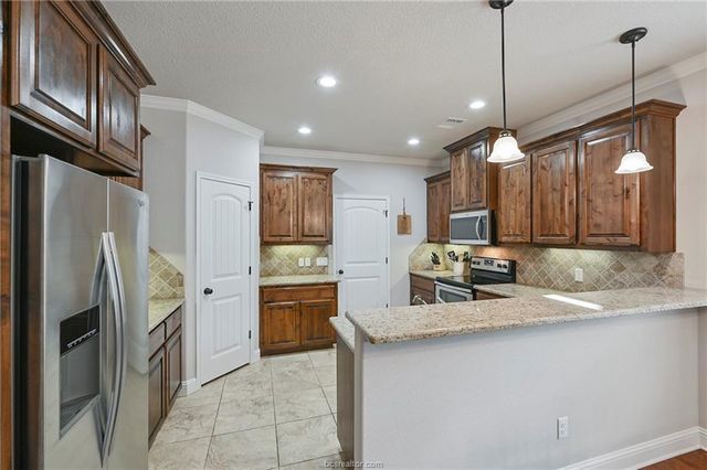 1498 Buena Vista, College Station, TX 77845