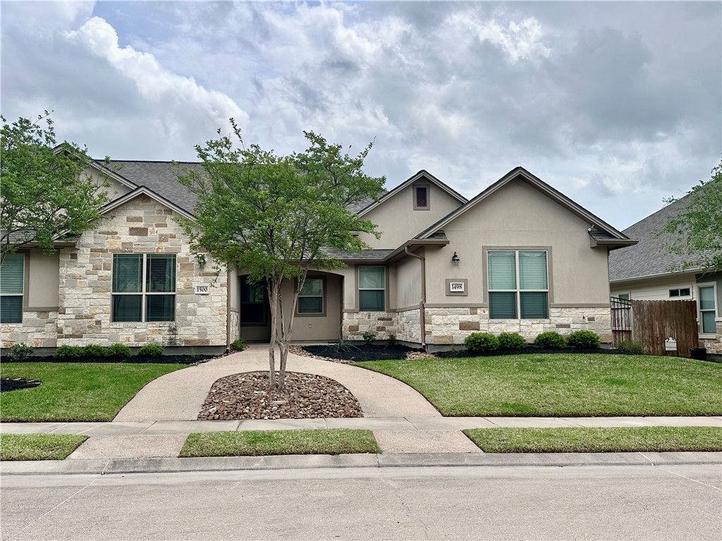 1498 Buena Vista, College Station, TX 77845