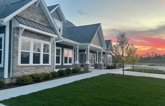 1723 N River CIRCLE, River Hills, WI 53217