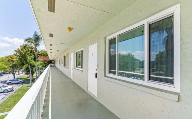 3100 Springdale Boulevard 307, Palm Springs, FL 33461
