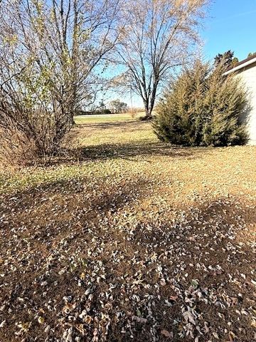 136 N Washington Street, Sheffield, IL 61361