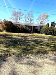 136 N Washington Street, Sheffield, IL 61361