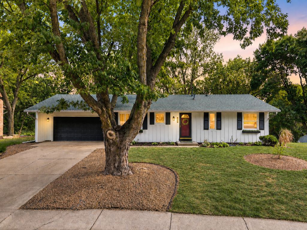 13471 Eveleth Way, Apple Valley, MN 55124 — exterior