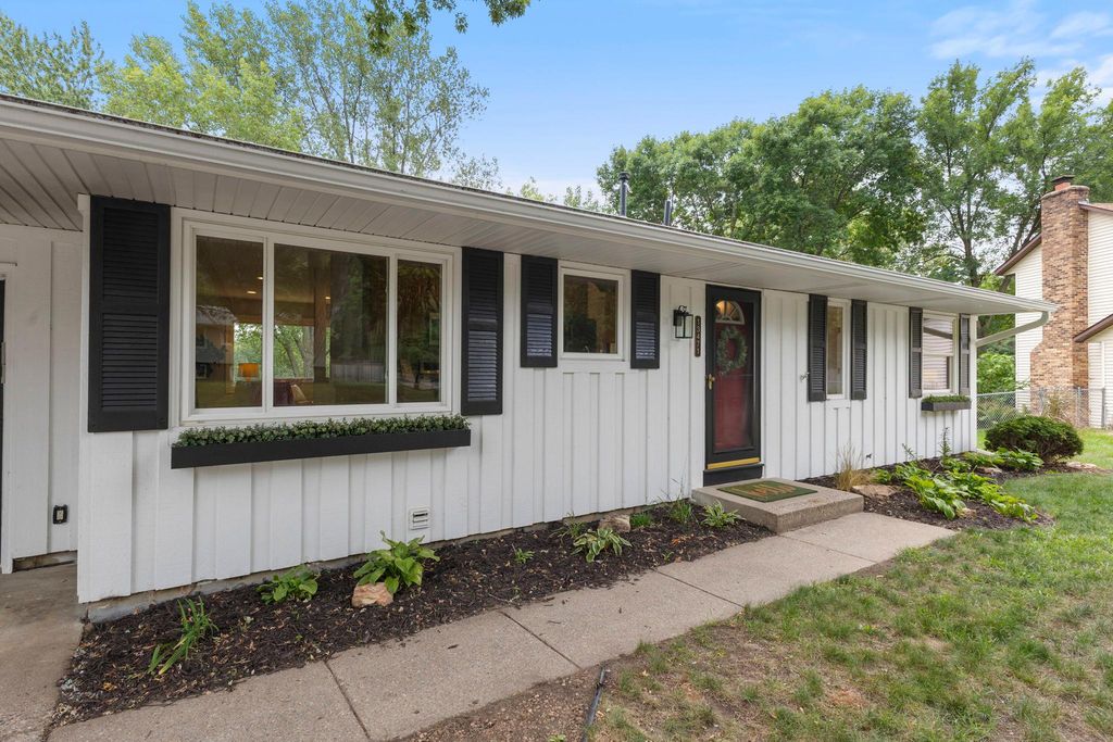 13471 Eveleth Way, Apple Valley, MN 55124 — photo 2
