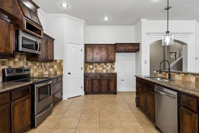 300 Madison Street, Burleson, TX 76028