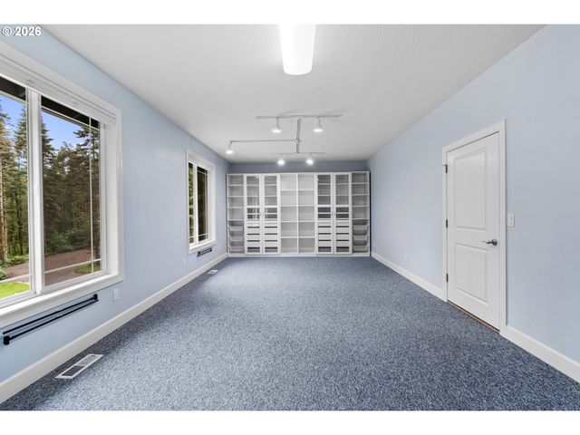 137 S LUOMA Rd, Woodland, WA 98674