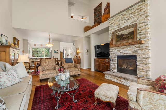 1302 Highland View Loop, Redmond, OR 97756