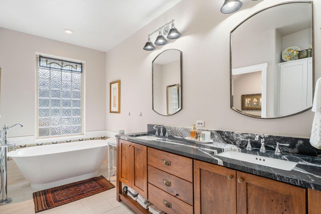 1302 Highland View Loop, Redmond, OR 97756