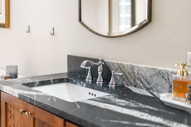 1302 Highland View Loop, Redmond, OR 97756